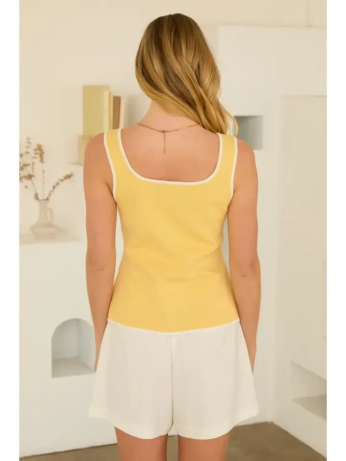 CONTRAST PIPING VEST