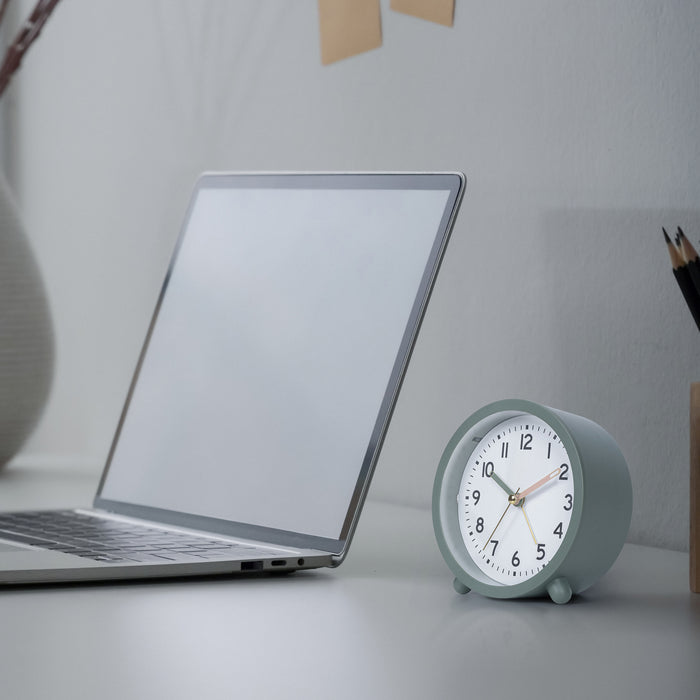 W72753 Mini Analog Alarm Clock